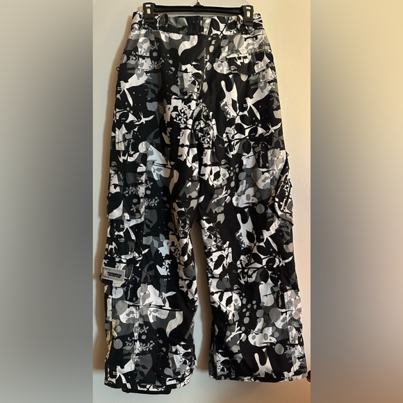 Powder Room (Ripzone) Core Snow Pants - W’s XS - Like New - Winter Camo print - Picture 2 of 8